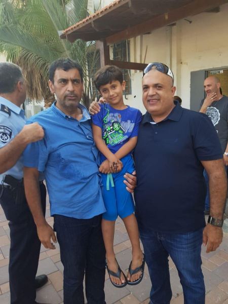 الطفل كريم جمهور بين أهله بعد 3 ايام من اختطافه